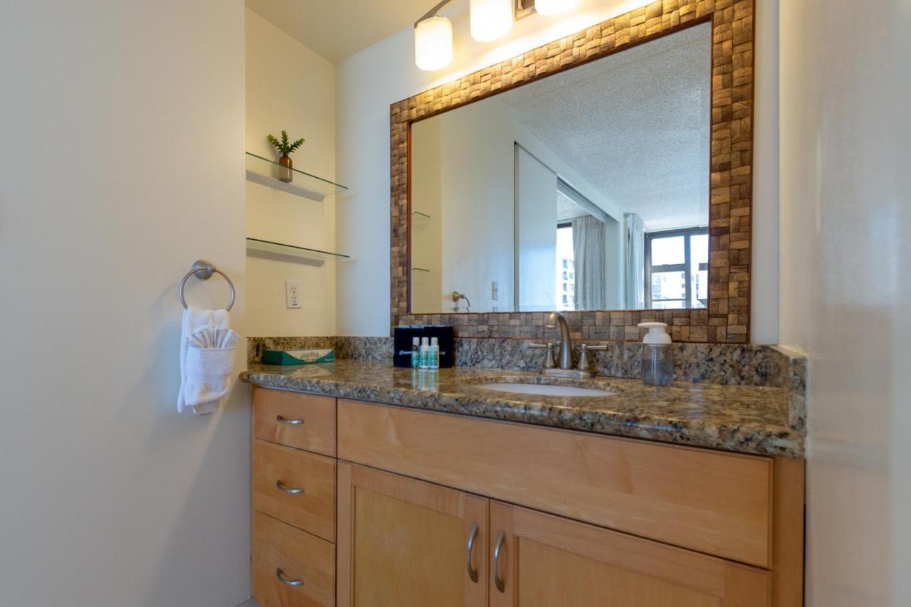 Beautifully Renovated 32Nd Floor Deluxe Ocean View Waikiki Condo Condo Honolulu Extérieur photo