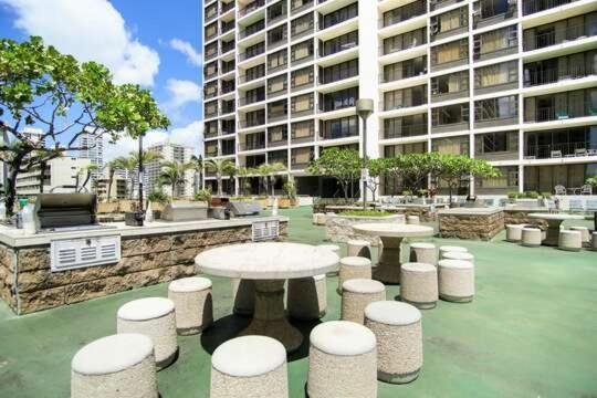 Beautifully Renovated 32Nd Floor Deluxe Ocean View Waikiki Condo Condo Honolulu Extérieur photo